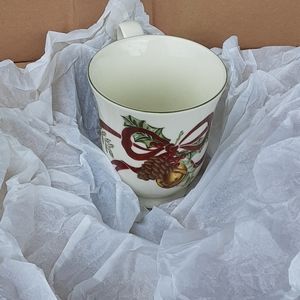 holly bells noble excellence holiday collector set